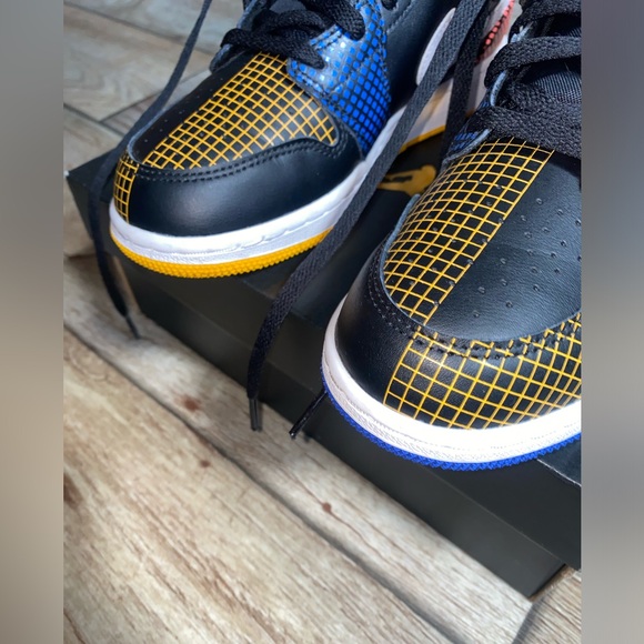 Air Jordan 1MID Multicolor / Kids Size 4.5 - Picture 8 of 9